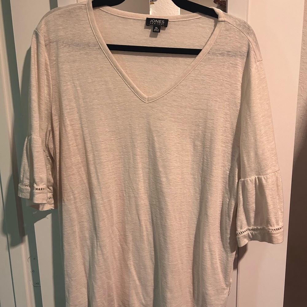 Jones New York Cream V-Neck Women's Top